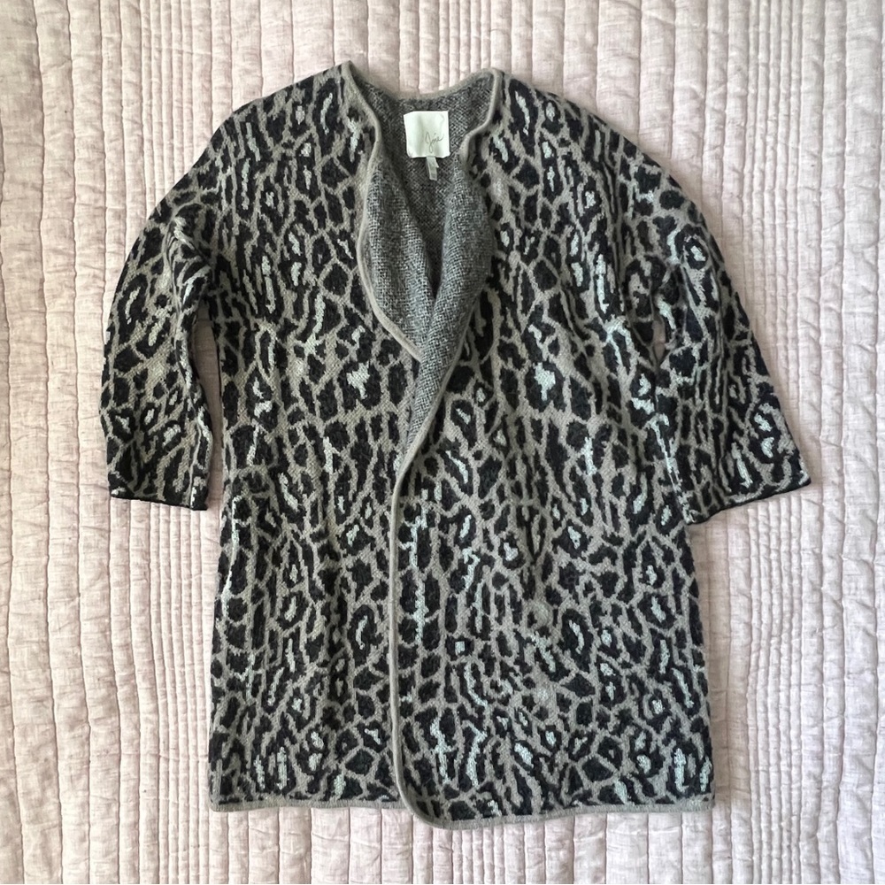Joie sweater size S